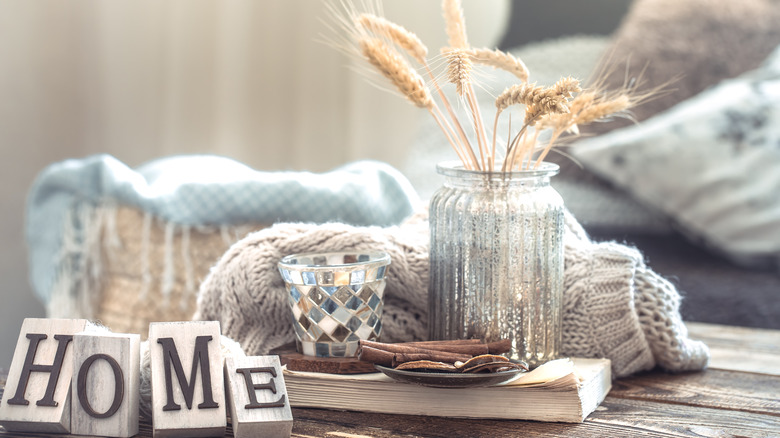 cozy farmhouse clutter decor