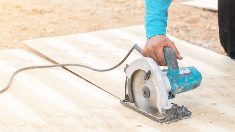 circular saw ripping plywood