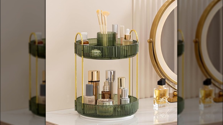 Rotating organizer on counter 