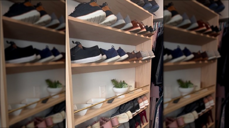 DIY wooden shoe shelf 