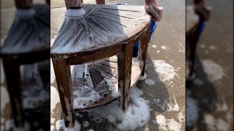 Cleaning teak wood bench