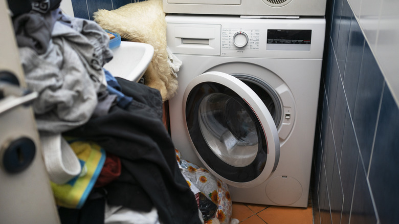 Small laundry room with piled clothes