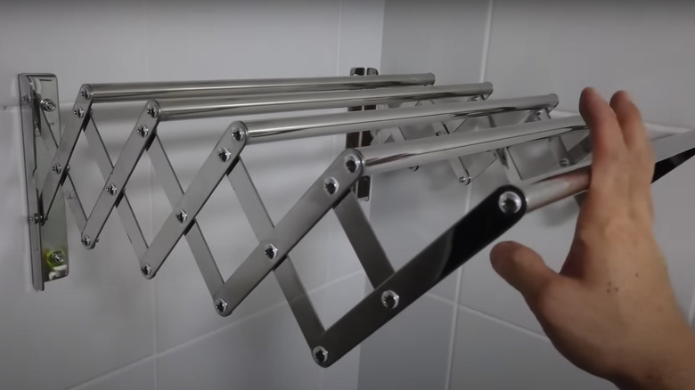 Mounted collapsible laundry rack 