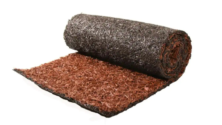 Mulch mat in brown