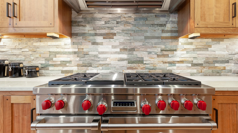 Kitchen with natural stone backsplash tiles