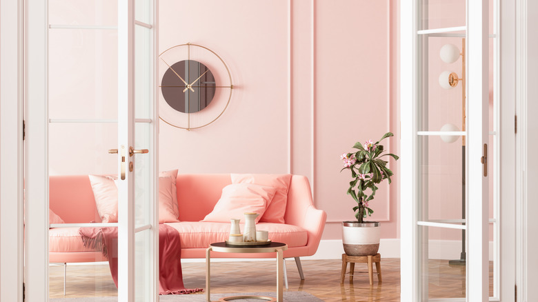 room with pink walls and pink sofa