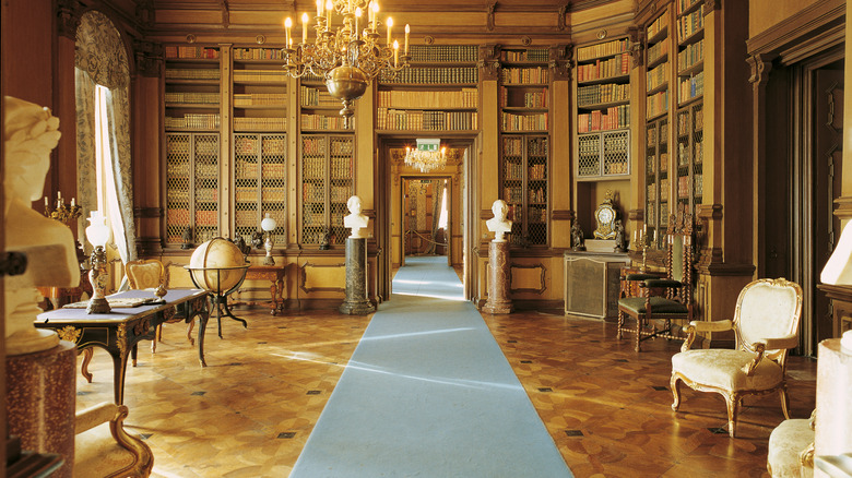 Library of a stately home 