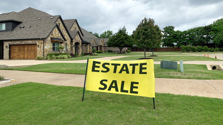 Estate sale sign outside house