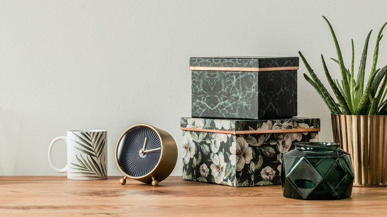 Green matching decor on desk