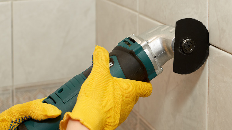 Oscillating tool to remove grout