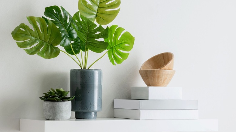 floating shelf with accessories