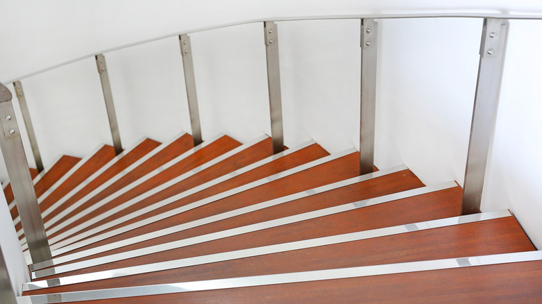 staircase with built-in banister guard