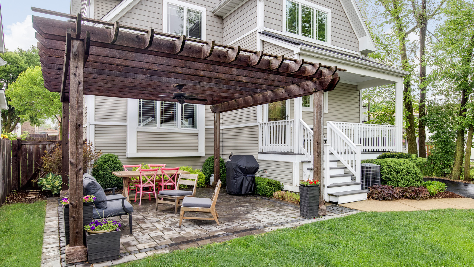 Tips On How To Plan A Perfect Pergola