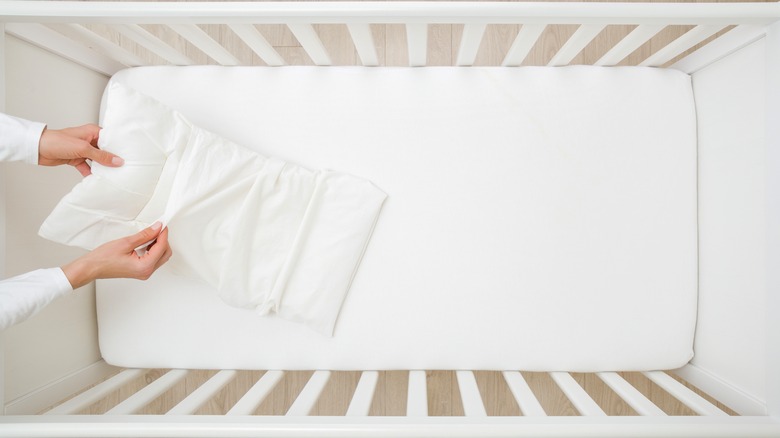 white crib mattress