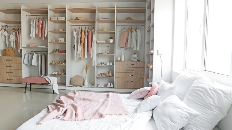 bedroom closet without doors