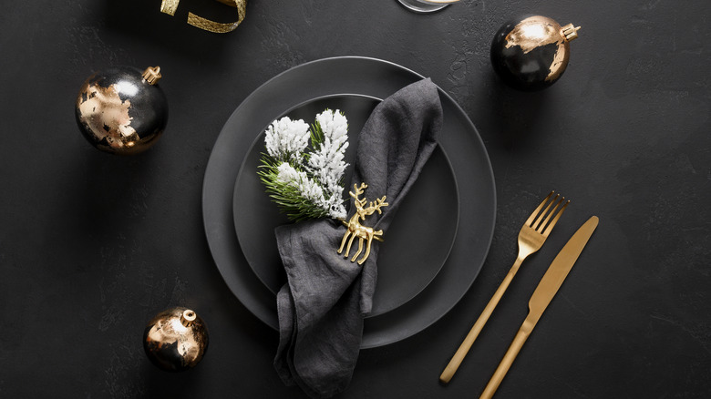 Black holiday place setting