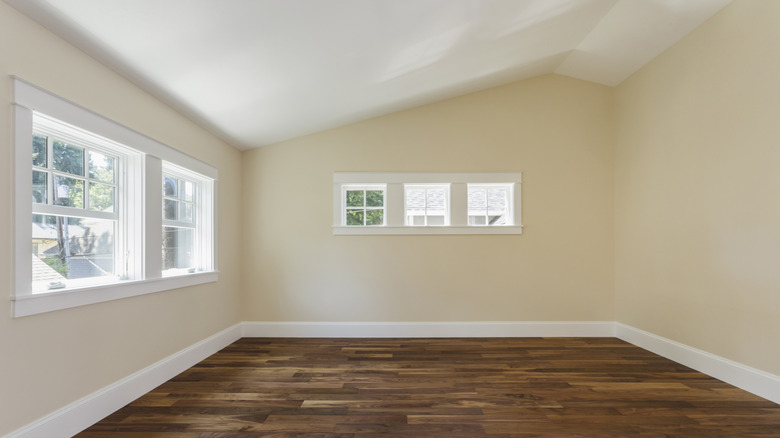 Empty room with blank walls and ceilings