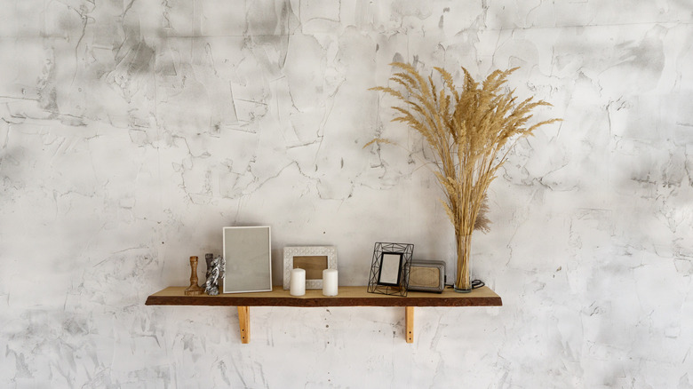 Mounted shelf with decor accessories