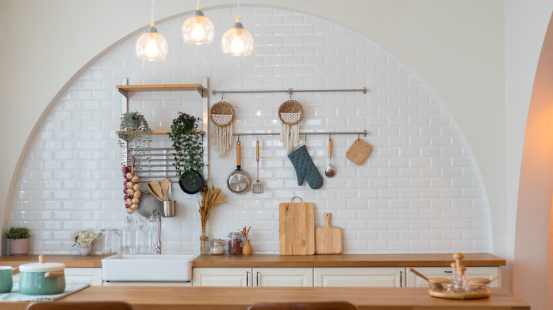 Arch cutout in kitchen 