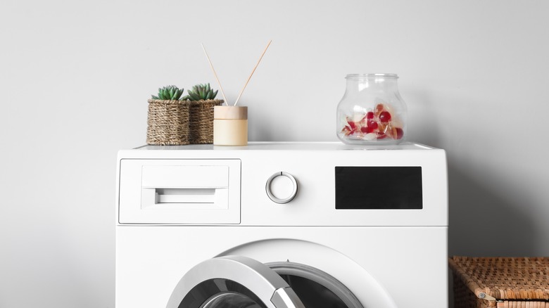 washing machine with glass jar