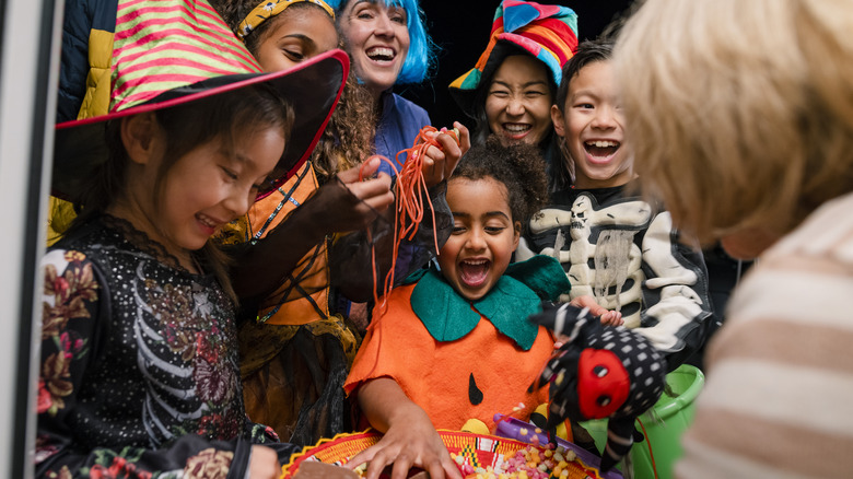 kids trick-or-treating