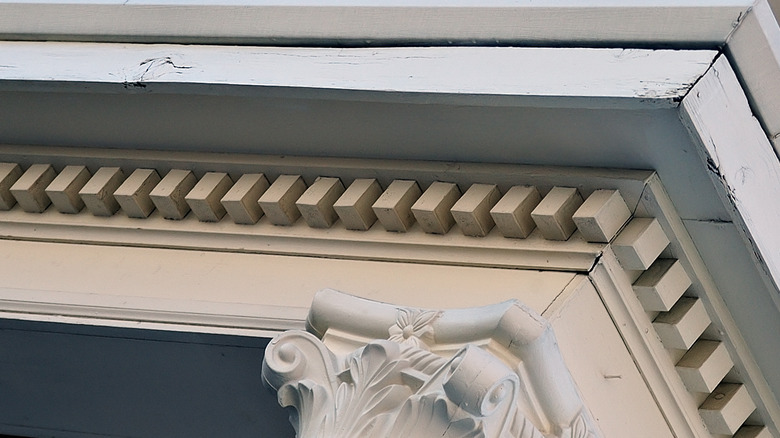 Dentil molding