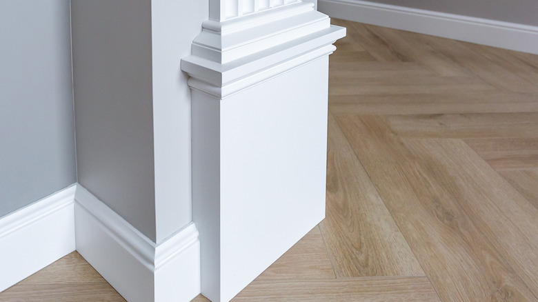 Plinth block trim