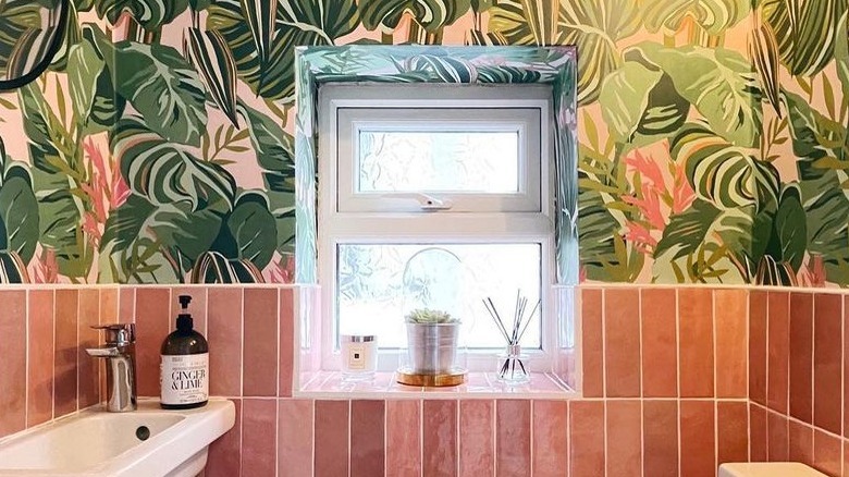 Bathroom with monstera wallpaper