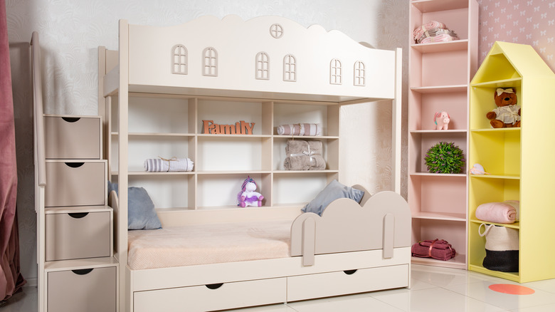 novelty manor-style bunk bed