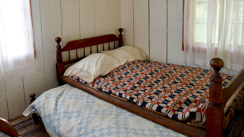 Dark wood trundle bed