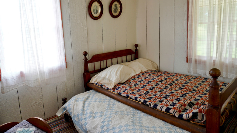 Trundle bed in a room