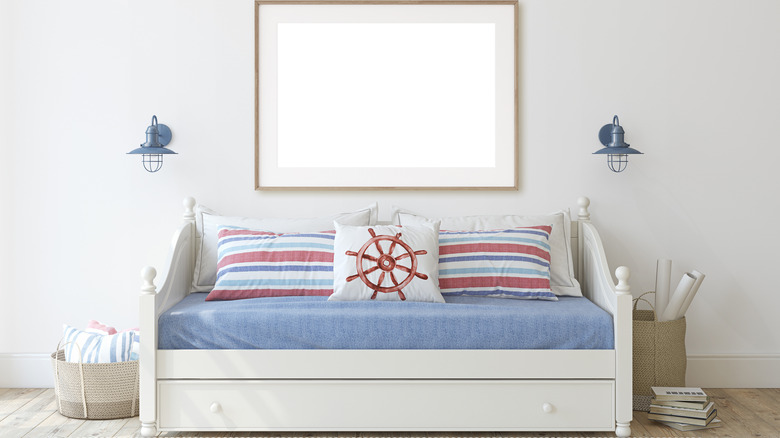 Coastal themed trundle bed