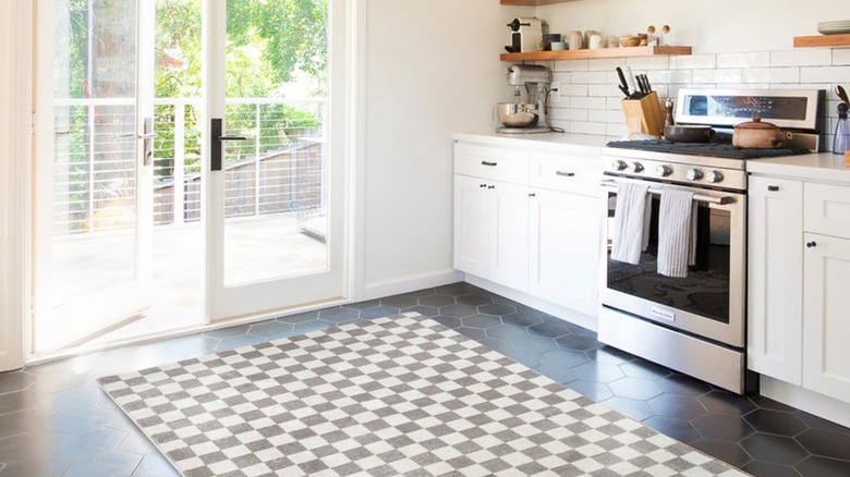 Checkered rug in kitchen