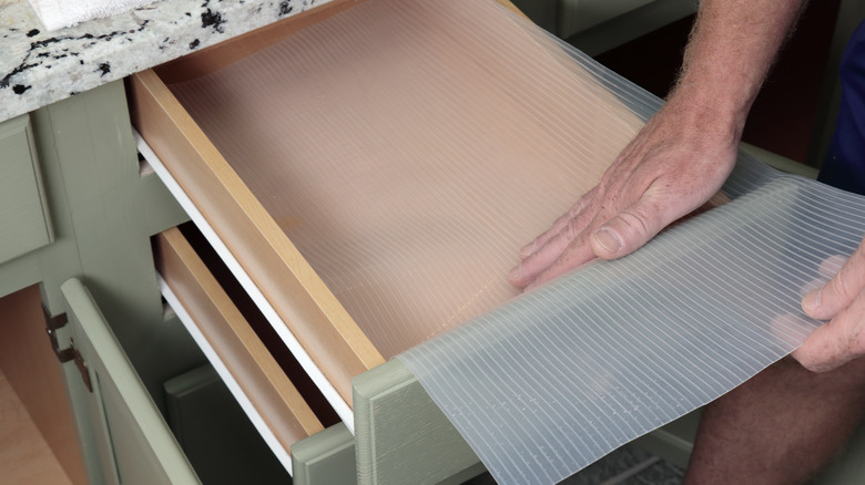 Lining drawer with plastic sheet