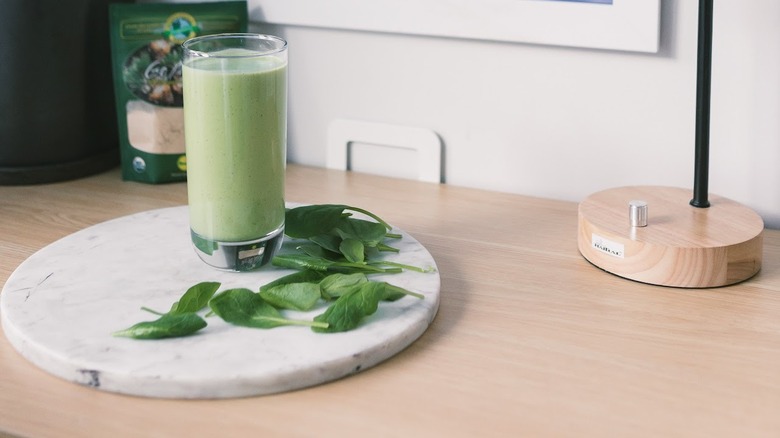 green smoothie on marble tray 