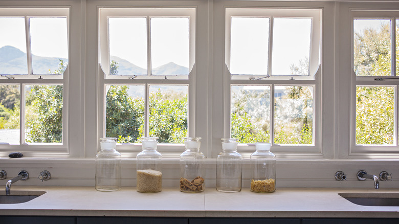 Empty windows in kitchen