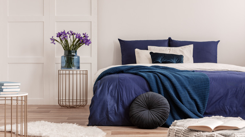 navy blue comforter