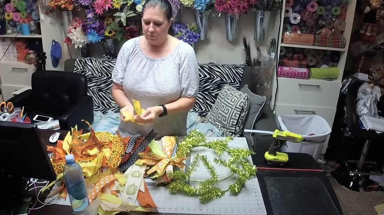 video woman making ribbon bundles