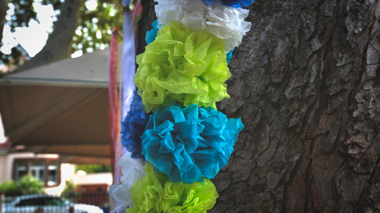 Paper flower spring decoration 