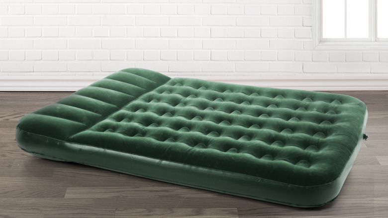 turn twin mattress into lounging chair