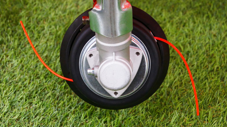 Close up of a locking head string trimmer