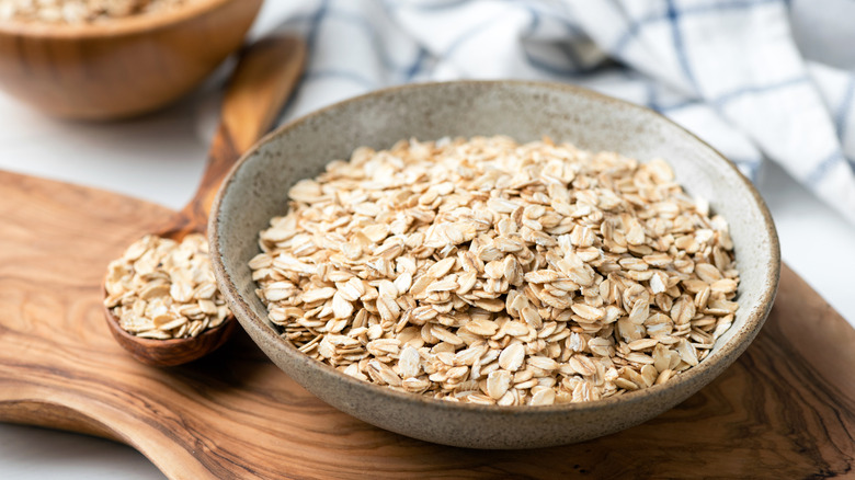 dry oats in rustic bowl