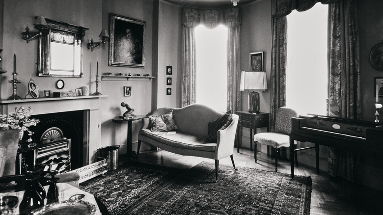 A sofa in a London flat in the 30s