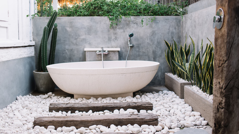 outdoor bathtub with plants