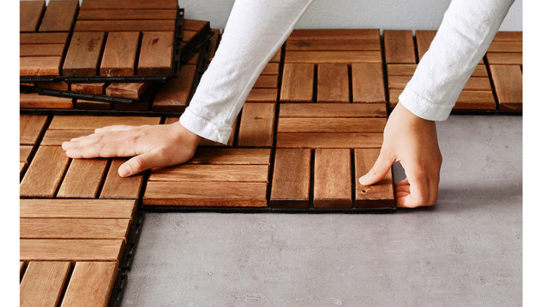 person installing IKEA RUNNEN tiles