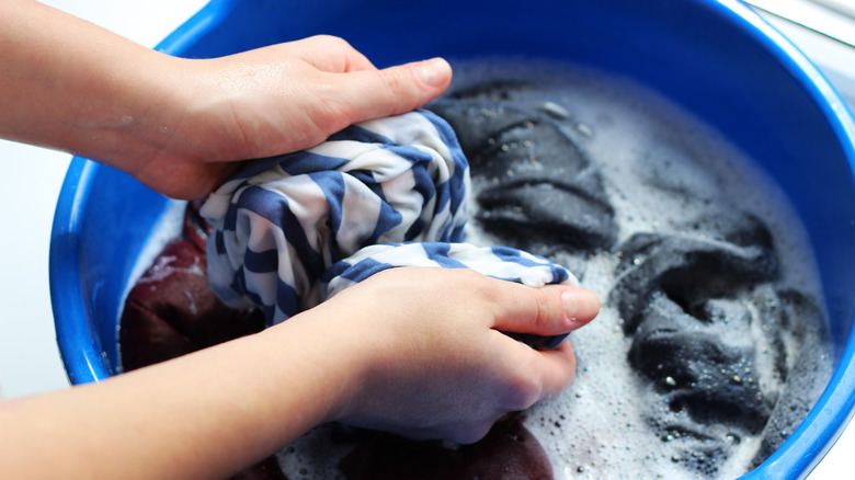 handwashing clothes 