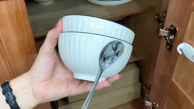 trick tapping a spoon on stuck bowls to separate them