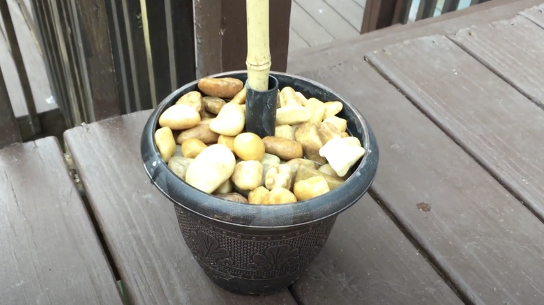 Tiki torch holder with bucket