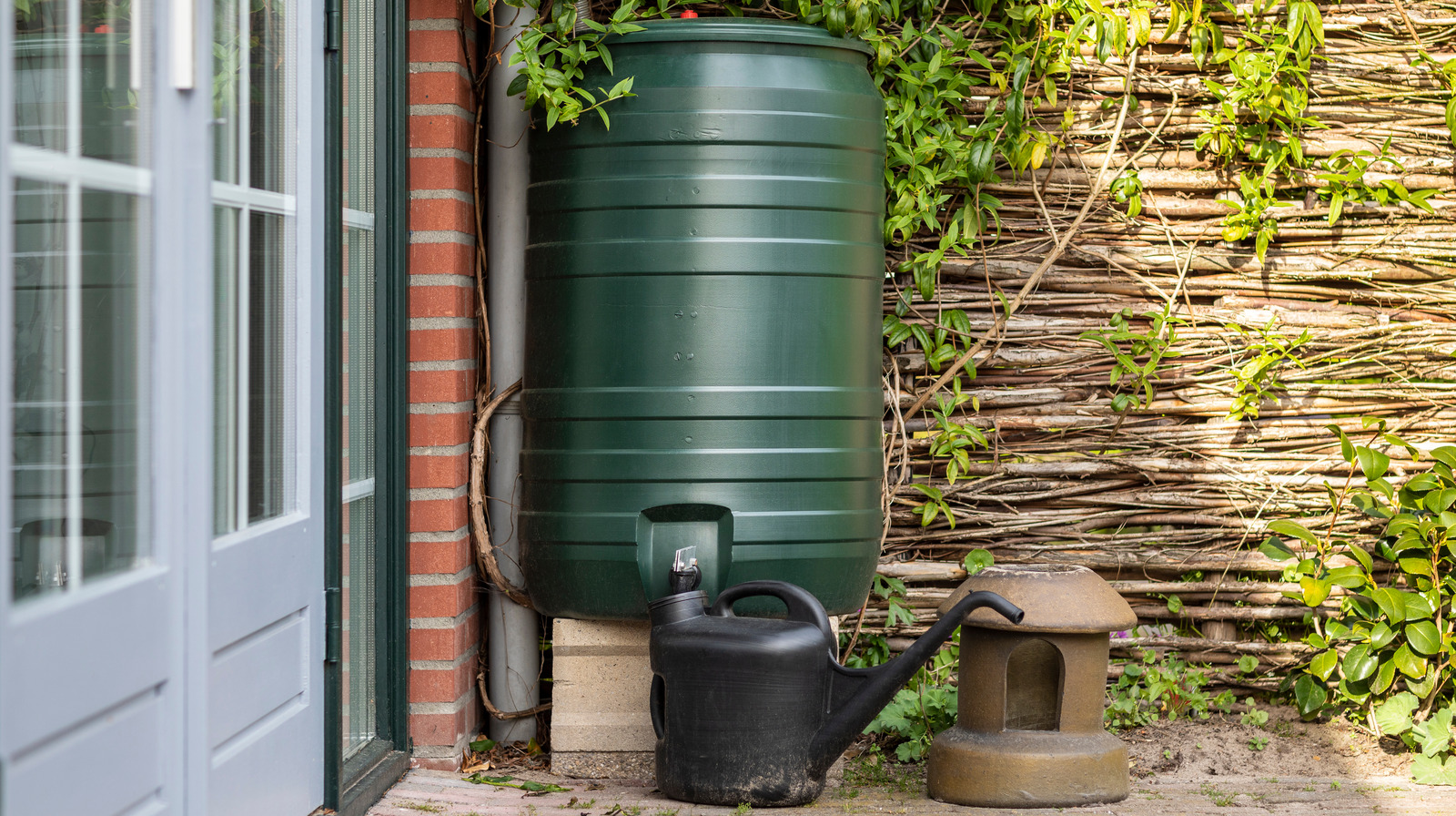 DIY A Rain Barrel StandDIY A Rain Barrel Stand  