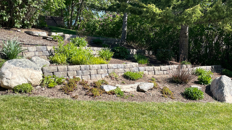 retaining walls in garden